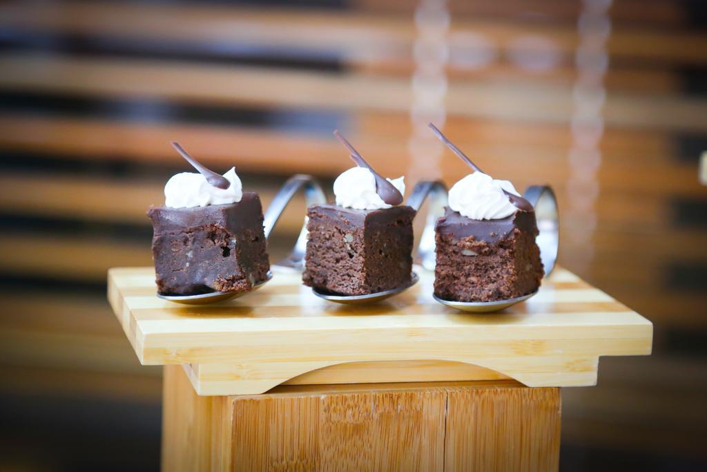 Mds Hotel Калама Екстер'єр фото Chocolate cake