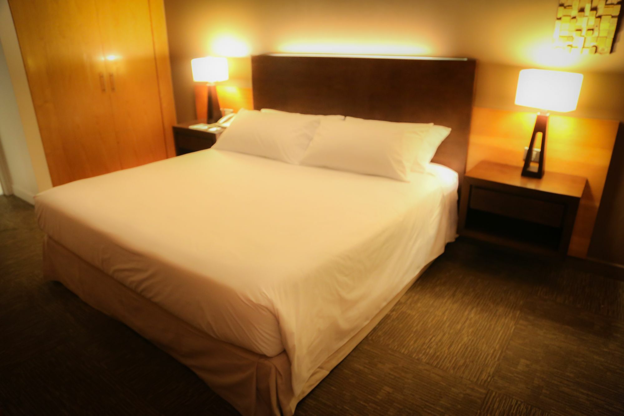 Mds Hotel Калама Екстер'єр фото A king bed